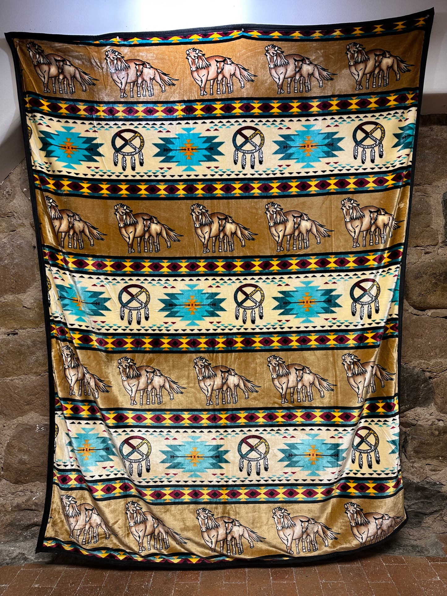 The Horse Native Design Blanket – a perfect combination of softness, comfort and Native design! Wrap yourself in our cuddly blanket and feel the comfort that radiates from its unique Horse Design. With its beautiful Native design, this blanket is perfect for your bedroom, sofa and anywhere you'd like to be comforted and add a bit of style. Enjoy the Native design and its cuddly softness – a perfect addition for your home and snuggling moments.