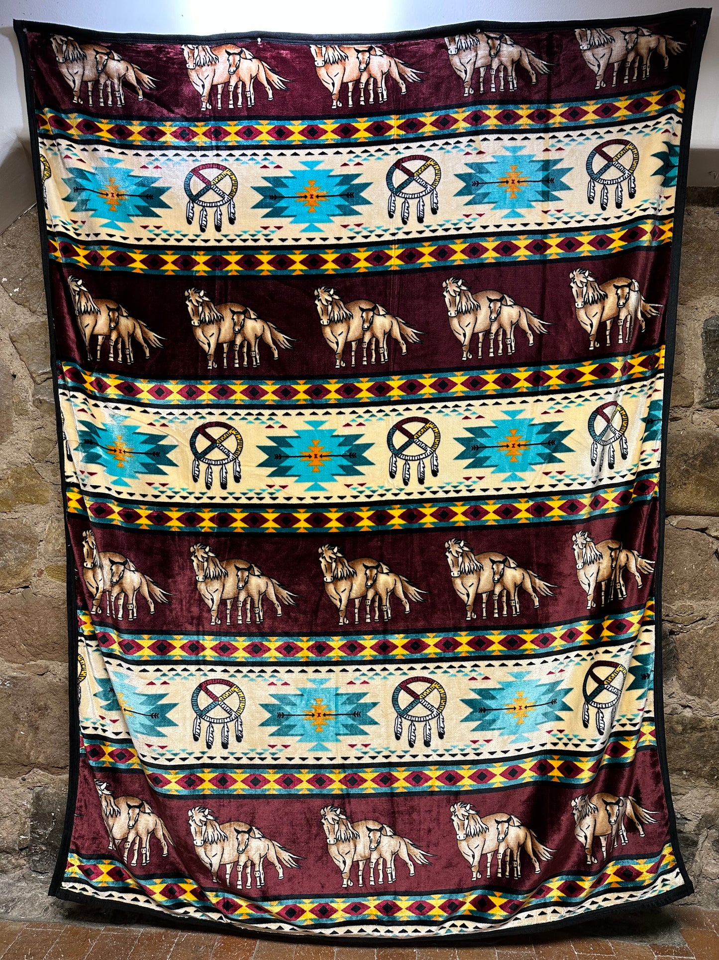 The Horse Native Design Blanket – a perfect combination of softness, comfort and Native design! Wrap yourself in our cuddly blanket and feel the comfort that radiates from its unique Horse Design. With its beautiful Native design, this blanket is perfect for your bedroom, sofa and anywhere you'd like to be comforted and add a bit of style. Enjoy the Native design and its cuddly softness – a perfect addition for your home and snuggling moments.