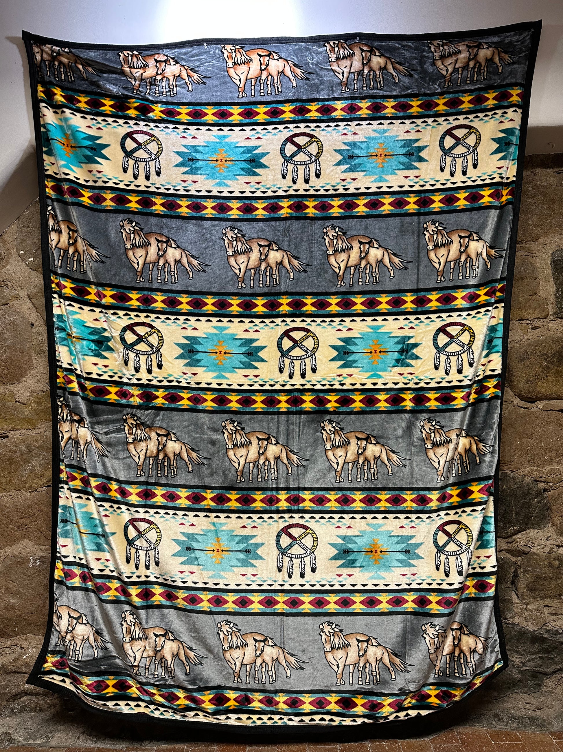 The Horse Native Design Blanket – a perfect combination of softness, comfort and Native design! Wrap yourself in our cuddly blanket and feel the comfort that radiates from its unique Horse Design. With its beautiful Native design, this blanket is perfect for your bedroom, sofa and anywhere you'd like to be comforted and add a bit of style. Enjoy the Native design and its cuddly softness – a perfect addition for your home and snuggling moments.