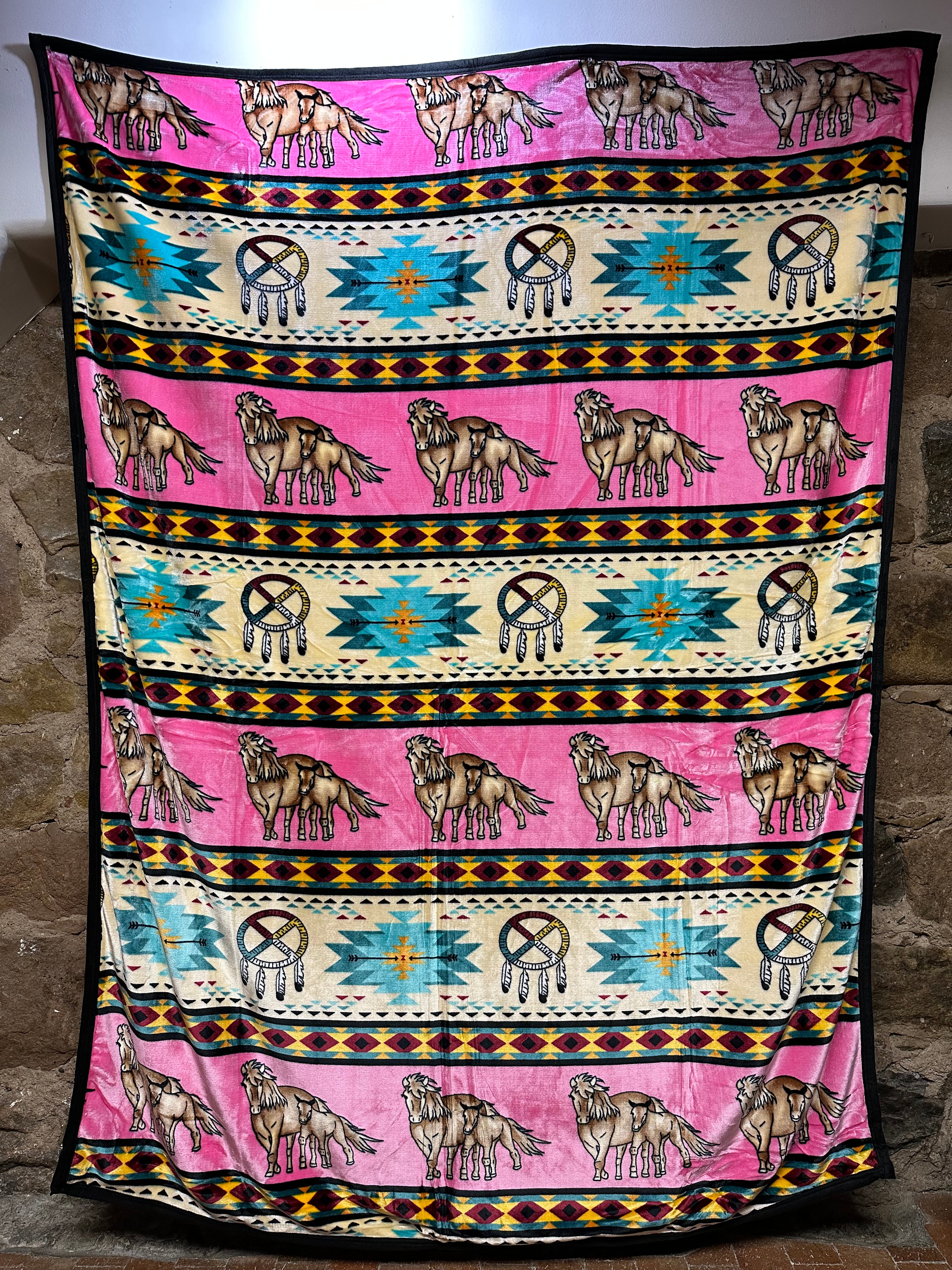 The Horse Native Design Blanket – a perfect combination of softness, comfort and Native design! Wrap yourself in our cuddly blanket and feel the comfort that radiates from its unique Horse Design. With its beautiful Native design, this blanket is perfect for your bedroom, sofa and anywhere you'd like to be comforted and add a bit of style. Enjoy the Native design and its cuddly softness – a perfect addition for your home and snuggling moments.