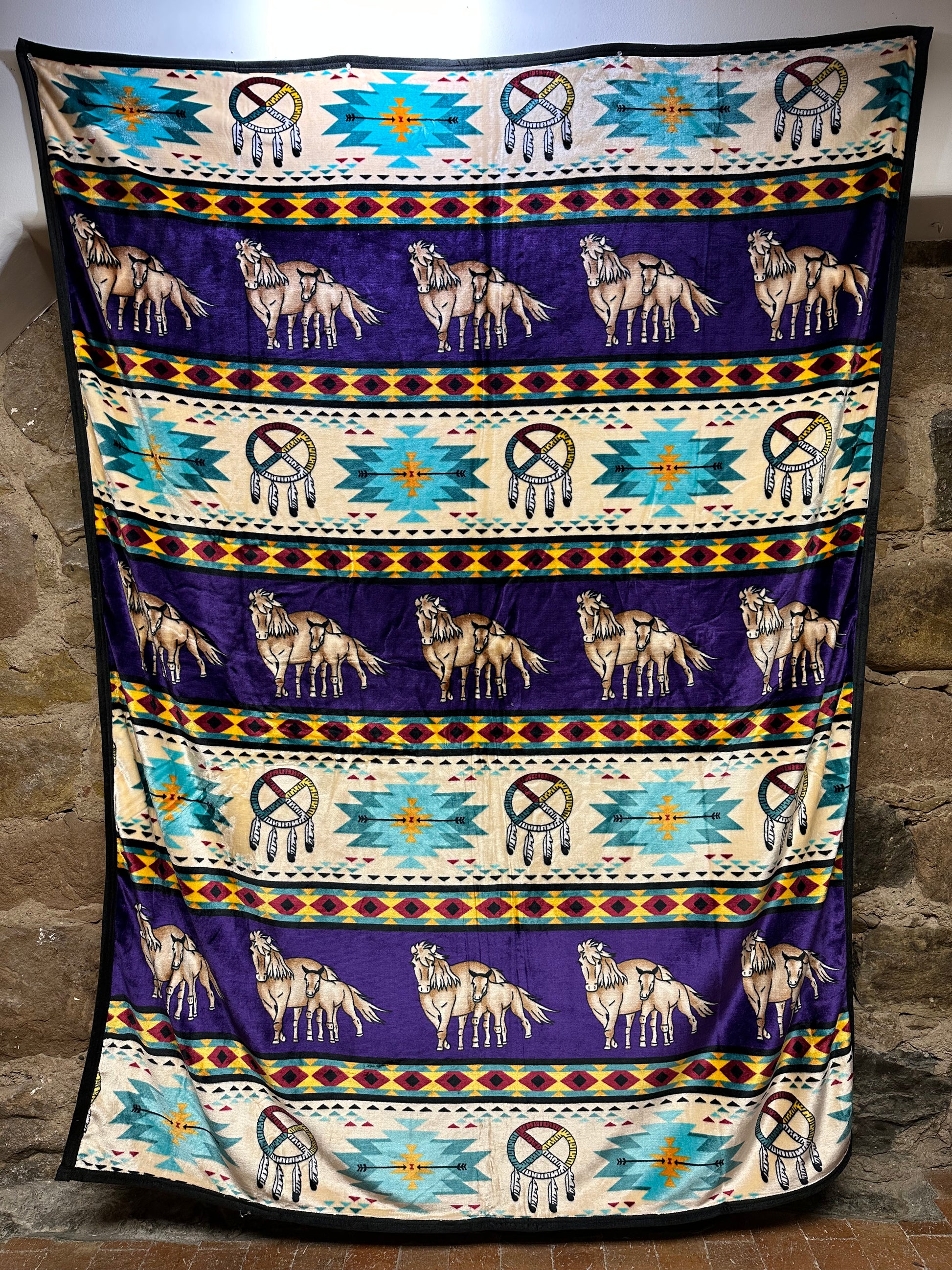 The Horse Native Design Blanket – a perfect combination of softness, comfort and Native design! Wrap yourself in our cuddly blanket and feel the comfort that radiates from its unique Horse Design. With its beautiful Native design, this blanket is perfect for your bedroom, sofa and anywhere you'd like to be comforted and add a bit of style. Enjoy the Native design and its cuddly softness – a perfect addition for your home and snuggling moments.